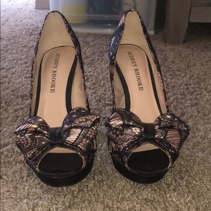 🌼 Audrey Brooke black lace bow heel
